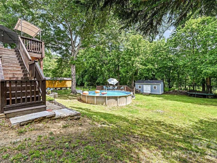 10319 Camelback Circle, Charlotte, NC 28226.  MLS# CAR4362948, YatesRealty ID 38597. 