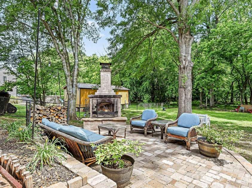 10319 Camelback Circle, Charlotte, NC 28226.  MLS# CAR4362948, YatesRealty ID 38597. 