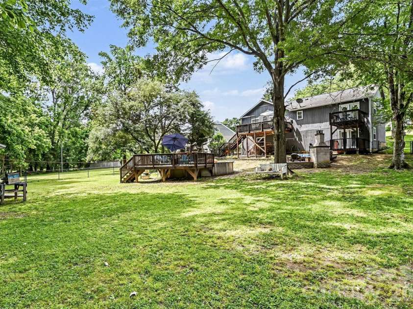 10319 Camelback Circle, Charlotte, NC 28226.  MLS# CAR4362948, YatesRealty ID 38597. 
