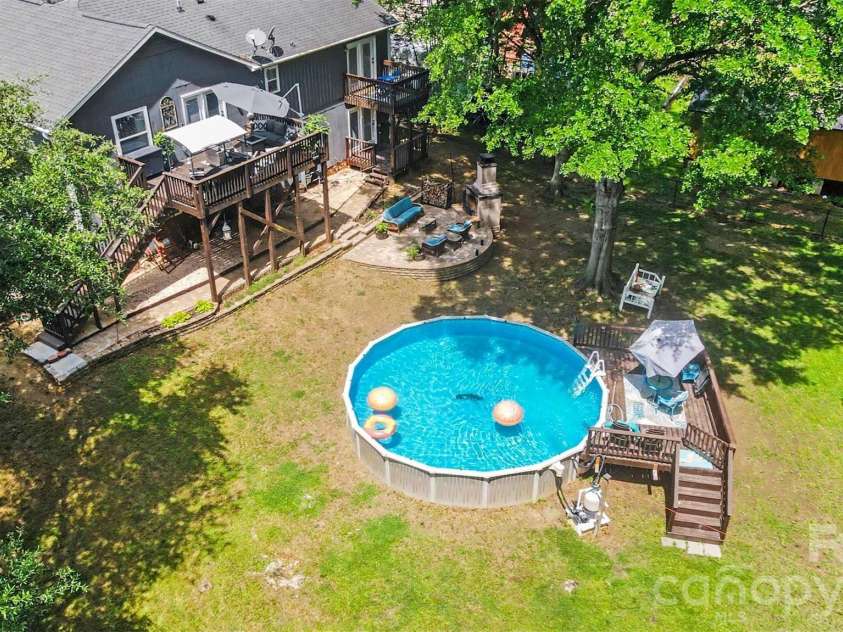 10319 Camelback Circle, Charlotte, NC 28226.  MLS# CAR4362948, YatesRealty ID 38597. 