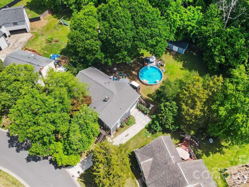 10319 Camelback Circle, Charlotte, NC 28226.  MLS# CAR4362948, YatesRealty ID 38597. 