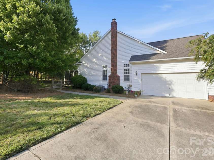 2430 Saguaro Lane, Kannapolis, NC 28083.  MLS# CAR4401527, YatesRealty ID 38599. Double attached garage with indoor access.