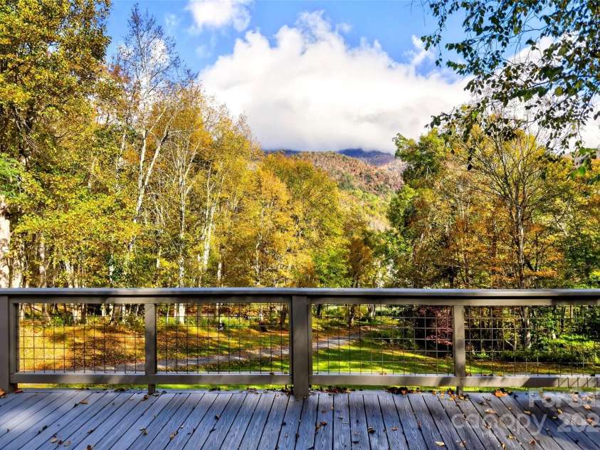 575 Croft Way, Bakersville, NC 28705.  MLS# CAR4313394, YatesRealty ID 386. 