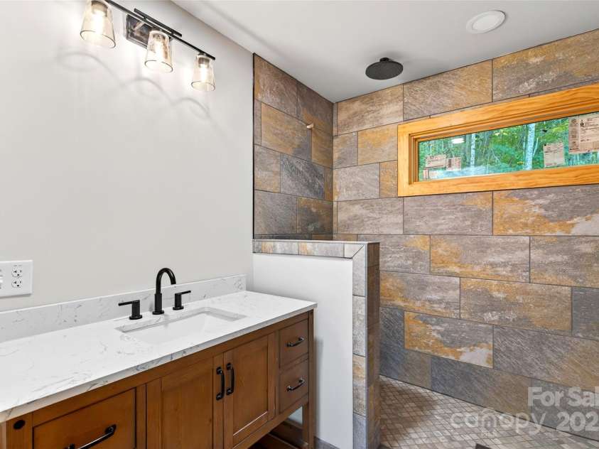 575 Croft Way, Bakersville, NC 28705.  MLS# CAR4313394, YatesRealty ID 386. 