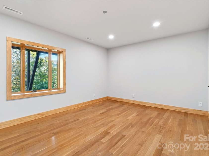 575 Croft Way, Bakersville, NC 28705.  MLS# CAR4313394, YatesRealty ID 386. 