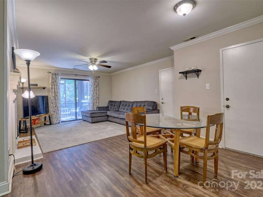 4130 Charlotte Highway, Lake Wylie, SC 29710.  MLS# CAR4276375, YatesRealty ID 3860. Dining area