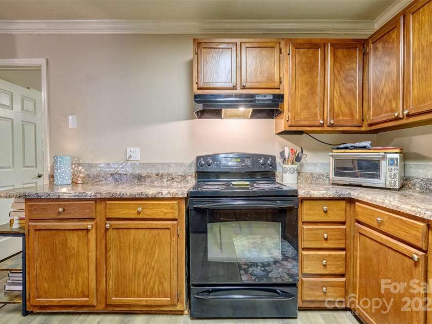 4130 Charlotte Highway, Lake Wylie, SC 29710.  MLS# CAR4276375, YatesRealty ID 3860. Great food prep space