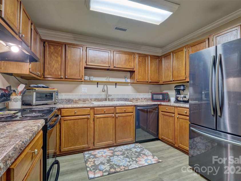 4130 Charlotte Highway, Lake Wylie, SC 29710.  MLS# CAR4276375, YatesRealty ID 3860. Kitchen opens to dining area