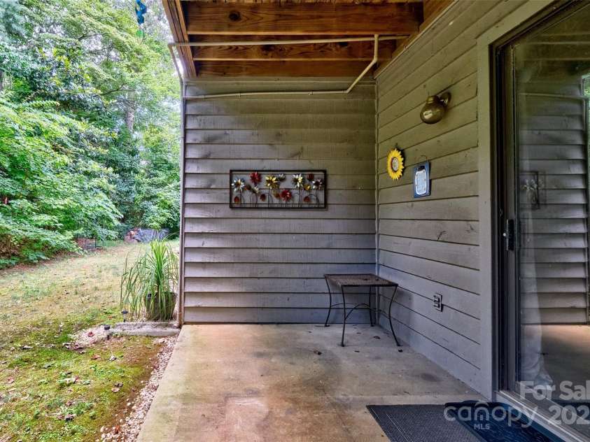 4130 Charlotte Highway, Lake Wylie, SC 29710.  MLS# CAR4276375, YatesRealty ID 3860. Lined with mature trees