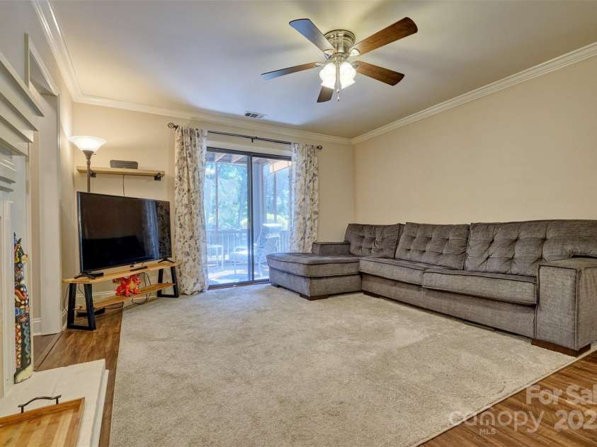 4130 Charlotte Highway, Lake Wylie, SC 29710.  MLS# CAR4276375, YatesRealty ID 3860. Neutral color throughout