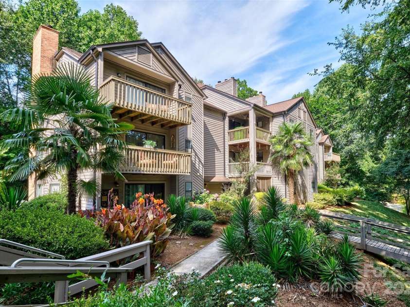 4130 Charlotte Highway, Lake Wylie, SC 29710.  MLS# CAR4276375, YatesRealty ID 3860. Ready for you to call it home.