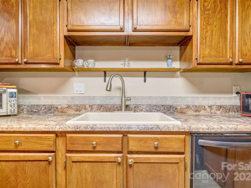 4130 Charlotte Highway, Lake Wylie, SC 29710.  MLS# CAR4276375, YatesRealty ID 3860. Sink area