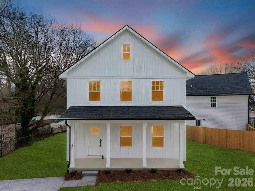 906 Brunett Street, Gastonia, NC 28052.  MLS# CAR4340368, YatesRealty ID 3860. Front of Home - Model Home
