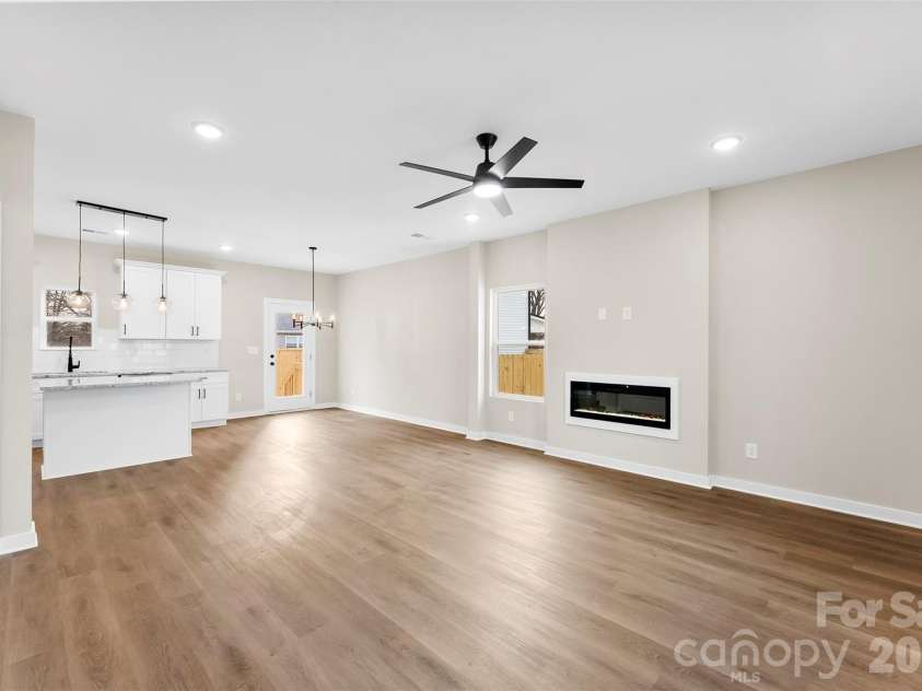 906 Brunett Street, Gastonia, NC 28052.  MLS# CAR4340368, YatesRealty ID 3860. Kitchen - Model Home