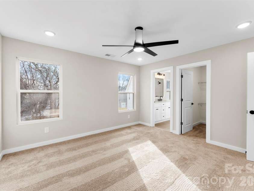 906 Brunett Street, Gastonia, NC 28052.  MLS# CAR4340368, YatesRealty ID 3860. Primary Bedroom Full Bathroom - Model Home