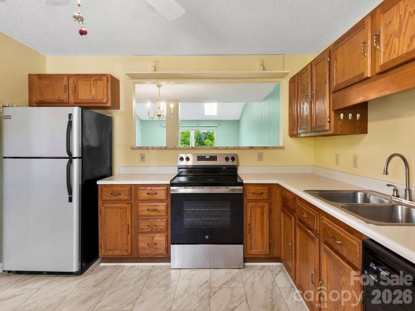 3404 Florham Place, Asheville, NC 28806.  MLS# CAR4399622, YatesRealty ID 38600. The Convenient Passthrough View