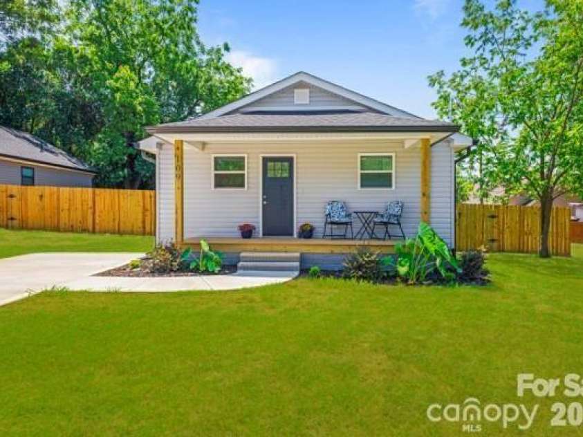 109 Poplar Street, Stanley, NC 28164.  MLS# CAR4403459, YatesRealty ID 38601. 