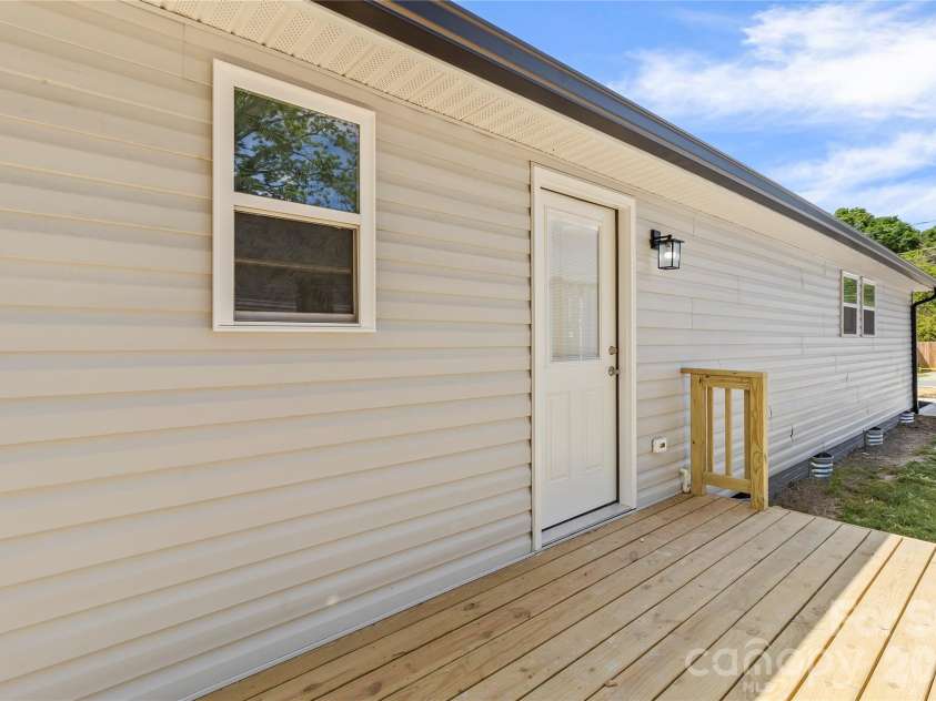 109 Poplar Street, Stanley, NC 28164.  MLS# CAR4403459, YatesRealty ID 38601. 