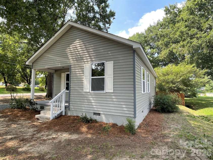 601 Round Street, Landis, NC 28088.  MLS# CAR4405456, YatesRealty ID 38602. 