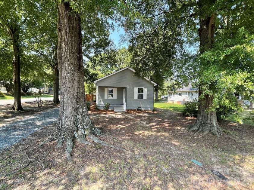 601 Round Street, Landis, NC 28088.  MLS# CAR4405456, YatesRealty ID 38602. 