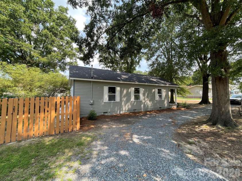 601 Round Street, Landis, NC 28088.  MLS# CAR4405456, YatesRealty ID 38602. 
