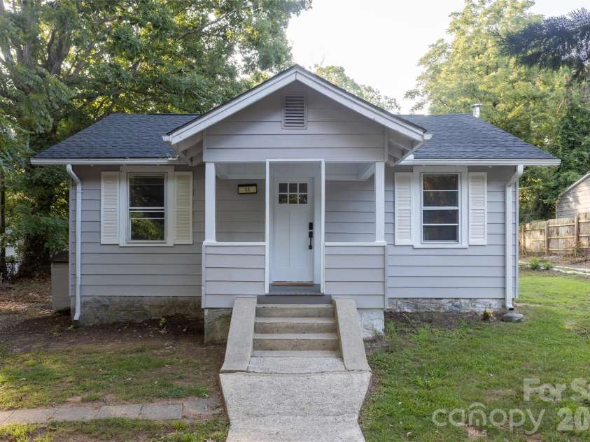 44 LR Smith Avenue, Hendersonville, NC 28791.  MLS# CAR4405575, YatesRealty ID 38603. 