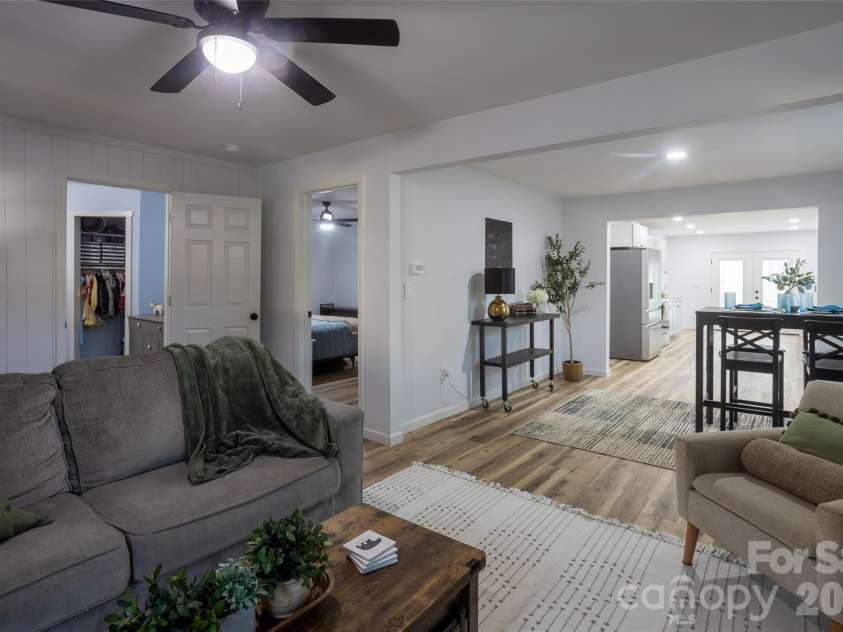 44 LR Smith Avenue, Hendersonville, NC 28791.  MLS# CAR4405575, YatesRealty ID 38603. 