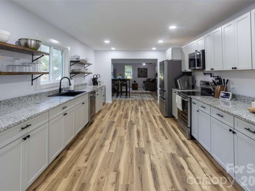 44 LR Smith Avenue, Hendersonville, NC 28791.  MLS# CAR4405575, YatesRealty ID 38603. 
