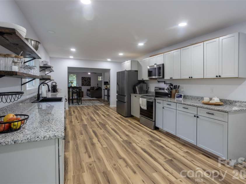 44 LR Smith Avenue, Hendersonville, NC 28791.  MLS# CAR4405575, YatesRealty ID 38603. 
