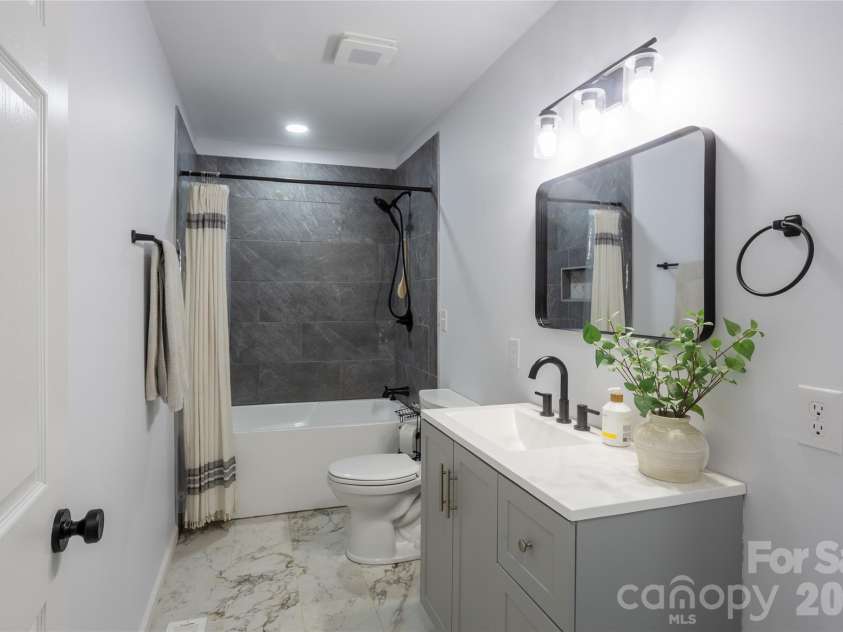 44 LR Smith Avenue, Hendersonville, NC 28791.  MLS# CAR4405575, YatesRealty ID 38603. 
