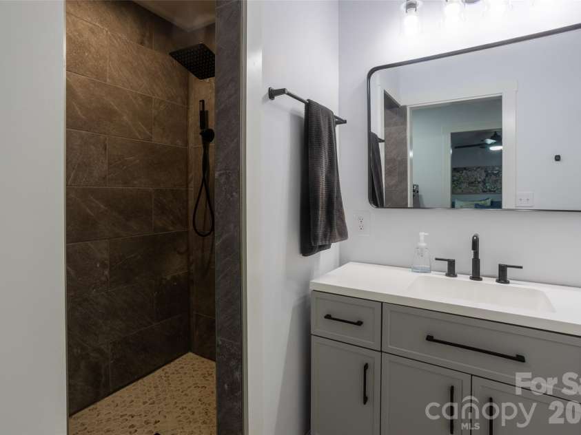 44 LR Smith Avenue, Hendersonville, NC 28791.  MLS# CAR4405575, YatesRealty ID 38603. 