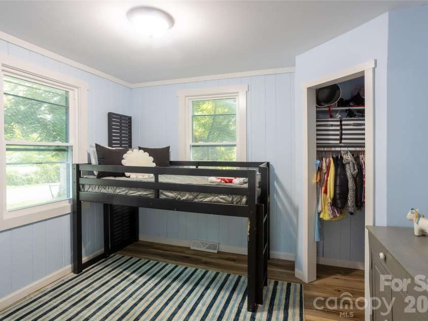 44 LR Smith Avenue, Hendersonville, NC 28791.  MLS# CAR4405575, YatesRealty ID 38603. 