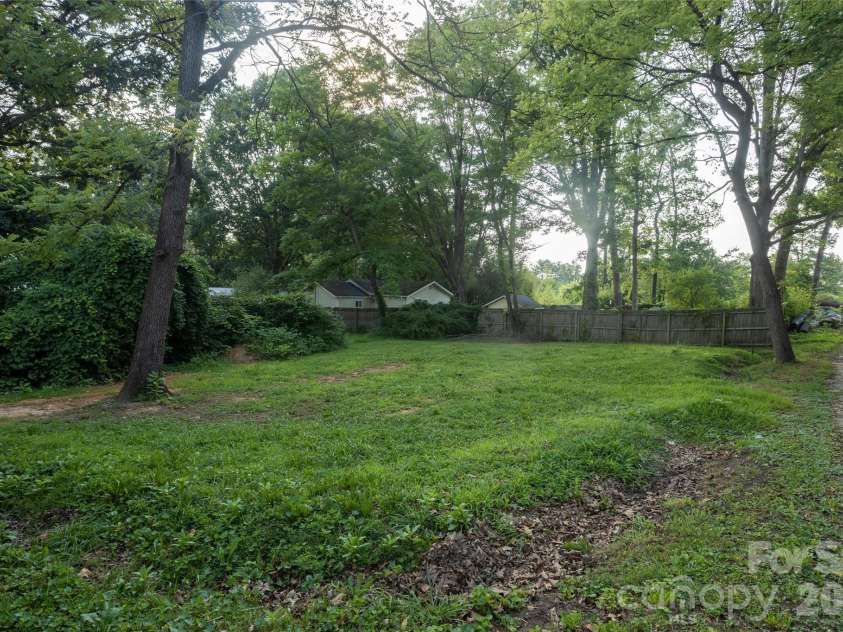 44 LR Smith Avenue, Hendersonville, NC 28791.  MLS# CAR4405575, YatesRealty ID 38603. 