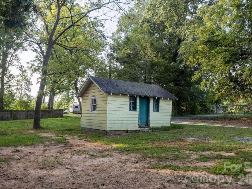 44 LR Smith Avenue, Hendersonville, NC 28791.  MLS# CAR4405575, YatesRealty ID 38603. 