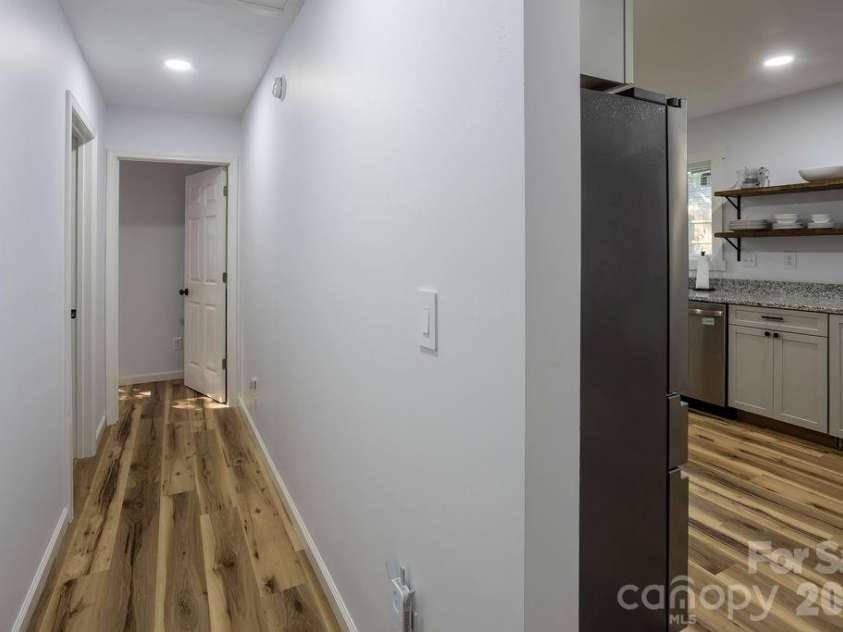 44 LR Smith Avenue, Hendersonville, NC 28791.  MLS# CAR4405575, YatesRealty ID 38603. 