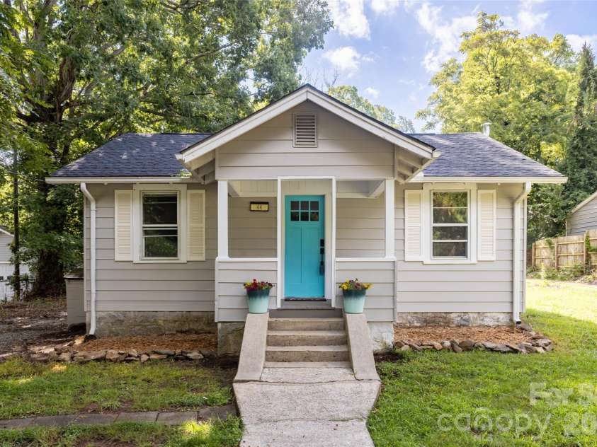 44 LR Smith Avenue, Hendersonville, NC 28791.  MLS# CAR4405575, YatesRealty ID 38603. 
