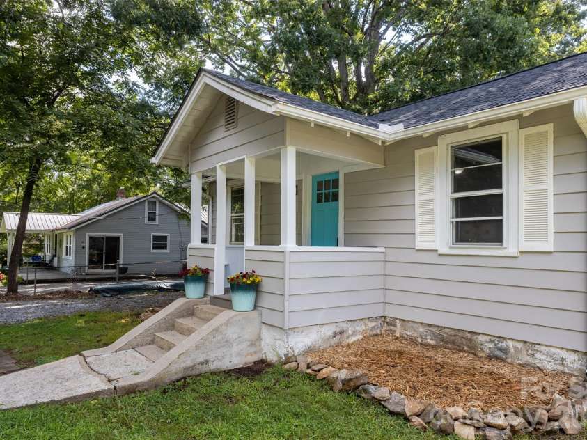 44 LR Smith Avenue, Hendersonville, NC 28791.  MLS# CAR4405575, YatesRealty ID 38603. 