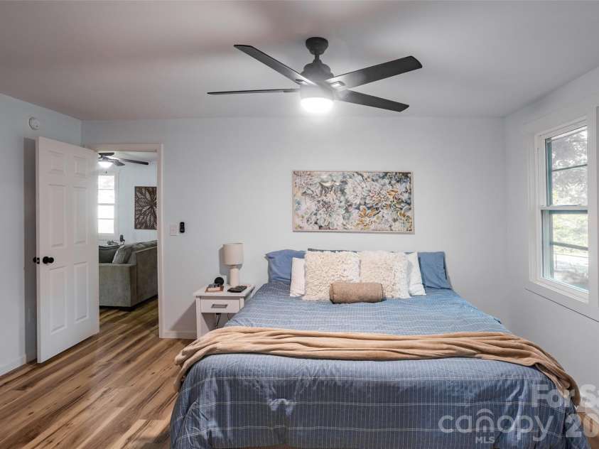 44 LR Smith Avenue, Hendersonville, NC 28791.  MLS# CAR4405575, YatesRealty ID 38603. 