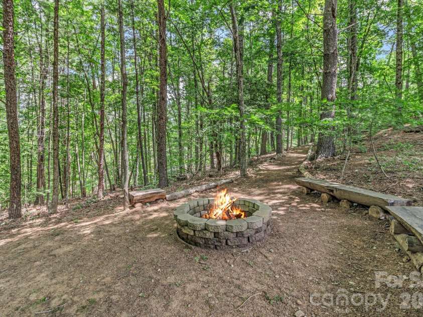 153 Skyview Circle, Asheville, NC 28804.  MLS# CAR4376088, YatesRealty ID 38604. 