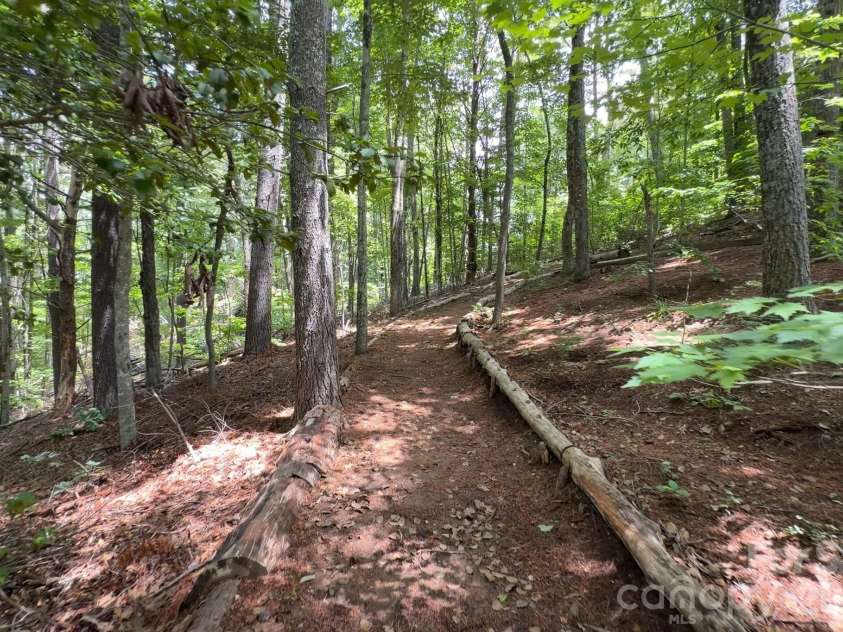 153 Skyview Circle, Asheville, NC 28804.  MLS# CAR4376088, YatesRealty ID 38604. 