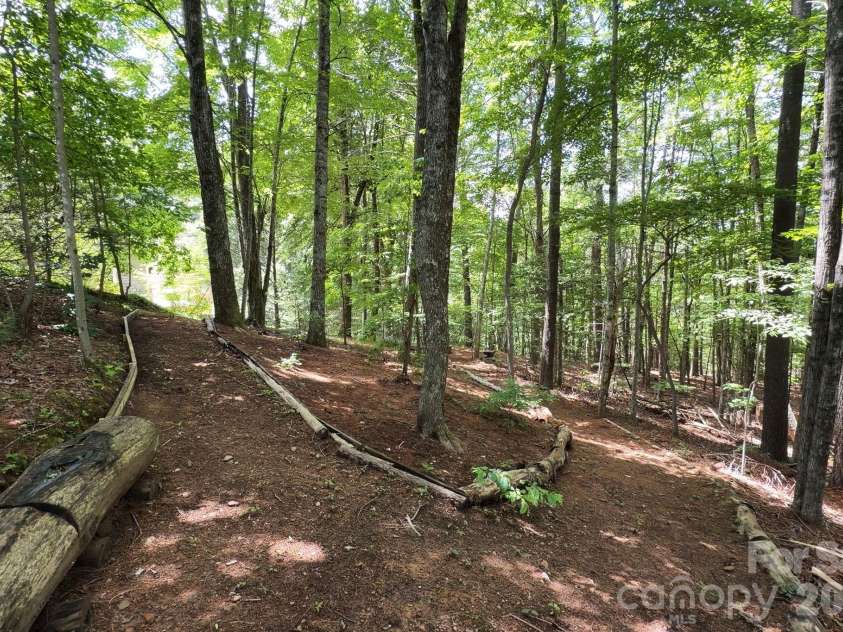 153 Skyview Circle, Asheville, NC 28804.  MLS# CAR4376088, YatesRealty ID 38604. 