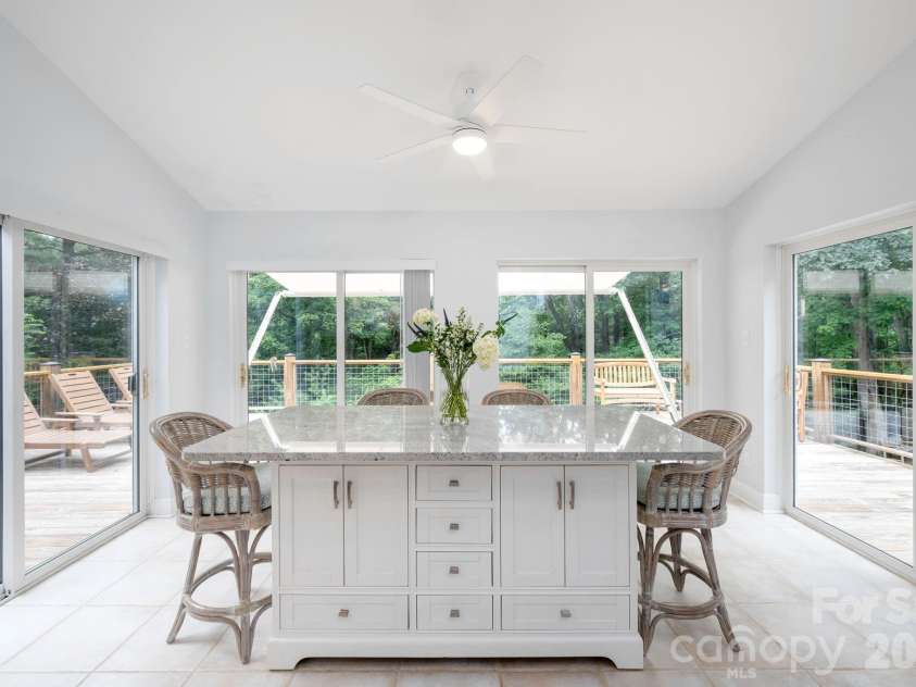 153 Skyview Circle, Asheville, NC 28804.  MLS# CAR4376088, YatesRealty ID 38604. 
