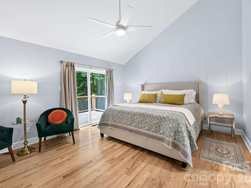 153 Skyview Circle, Asheville, NC 28804.  MLS# CAR4376088, YatesRealty ID 38604. 