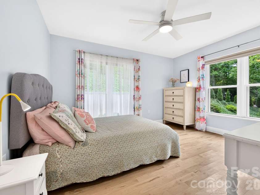 153 Skyview Circle, Asheville, NC 28804.  MLS# CAR4376088, YatesRealty ID 38604. 