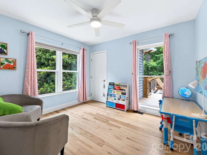 153 Skyview Circle, Asheville, NC 28804.  MLS# CAR4376088, YatesRealty ID 38604. 