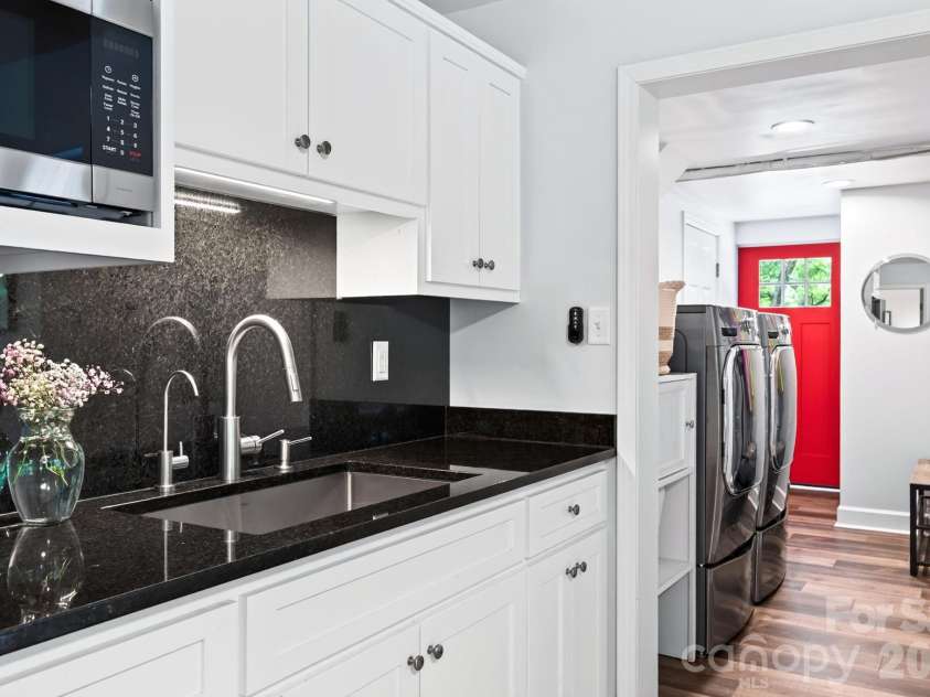 153 Skyview Circle, Asheville, NC 28804.  MLS# CAR4376088, YatesRealty ID 38604. 