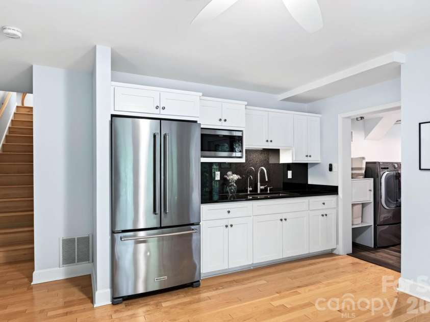 153 Skyview Circle, Asheville, NC 28804.  MLS# CAR4376088, YatesRealty ID 38604. 