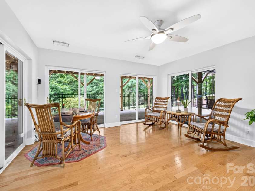 153 Skyview Circle, Asheville, NC 28804.  MLS# CAR4376088, YatesRealty ID 38604. 