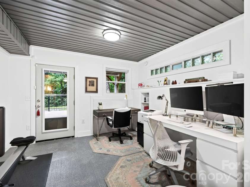 153 Skyview Circle, Asheville, NC 28804.  MLS# CAR4376088, YatesRealty ID 38604. 