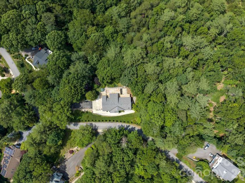 153 Skyview Circle, Asheville, NC 28804.  MLS# CAR4376088, YatesRealty ID 38604. 